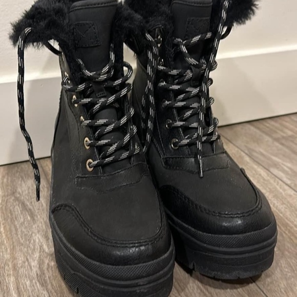 Winter Boots Size US6.5 fur lined - Picture 2 of 2